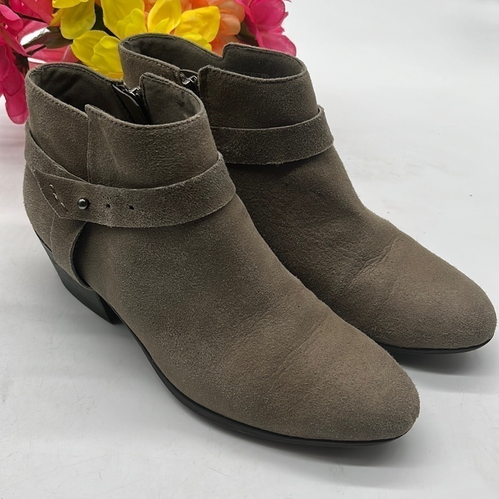 Clarks Tan Ankle Boots Sz 8. MCA1862B